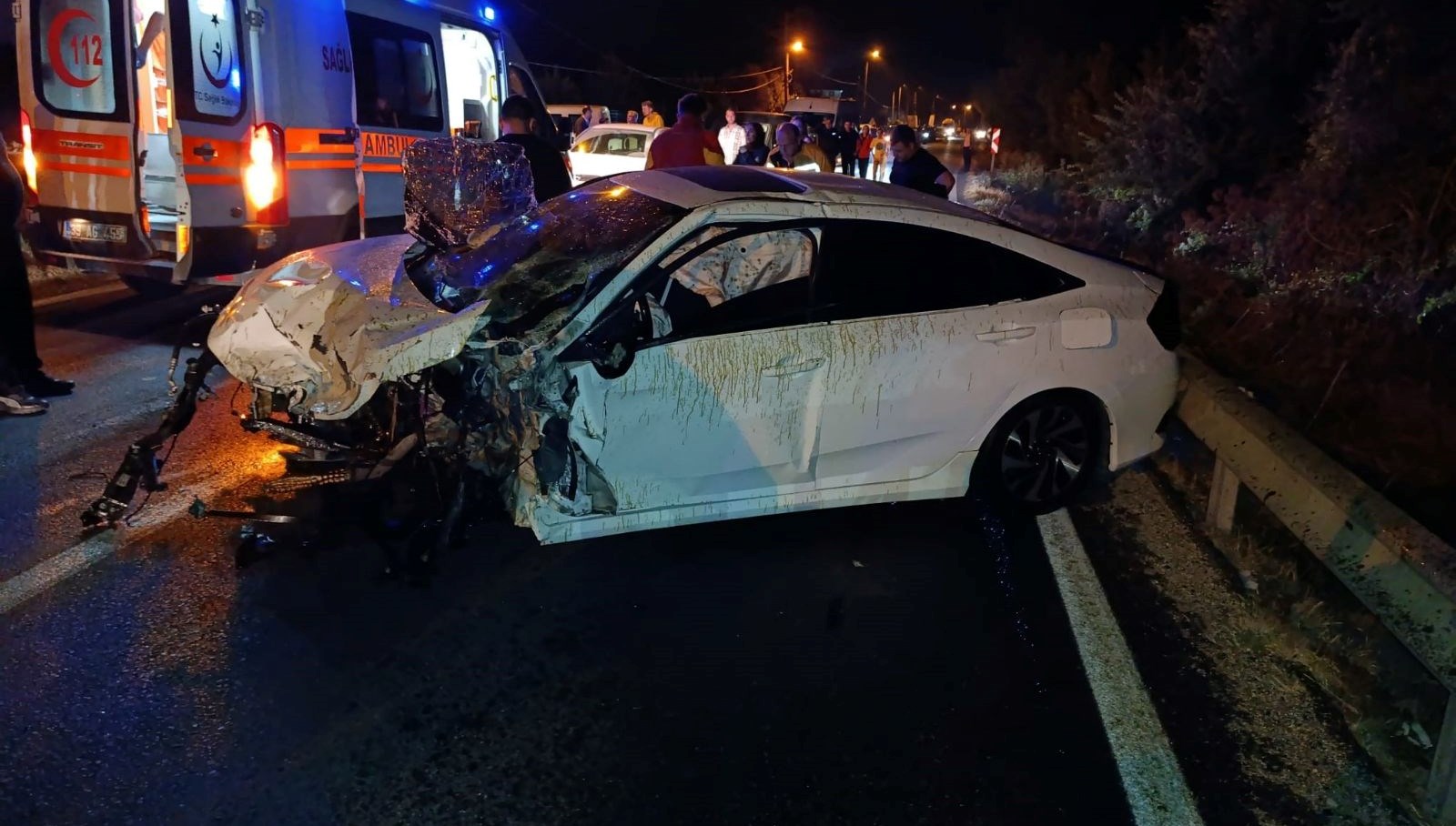 iki otomobil kafa kafaya carpisti GSTmSVUd