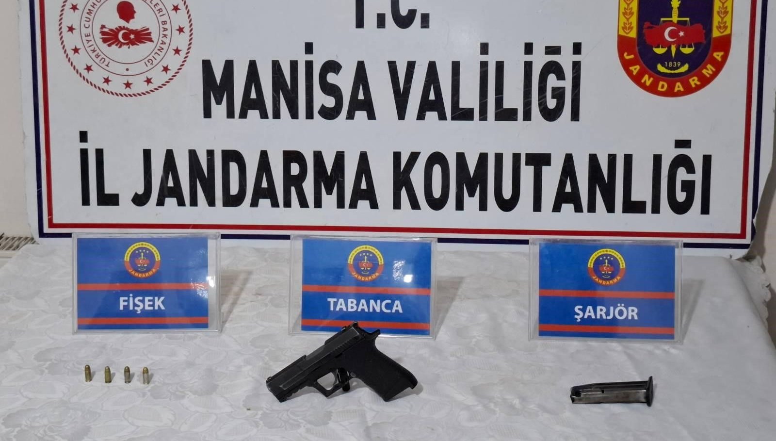 suphe uyandiran gencin uzerinden tabanca ve mermi cikti WFOCh9kc