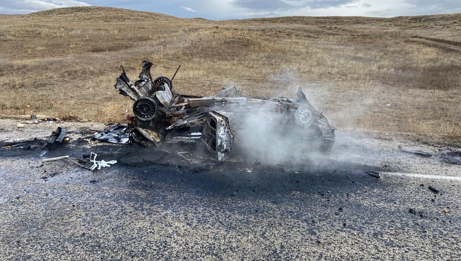 bayburtta otomobil sarampole devrildi bir can kaybi var EsVlAADJ