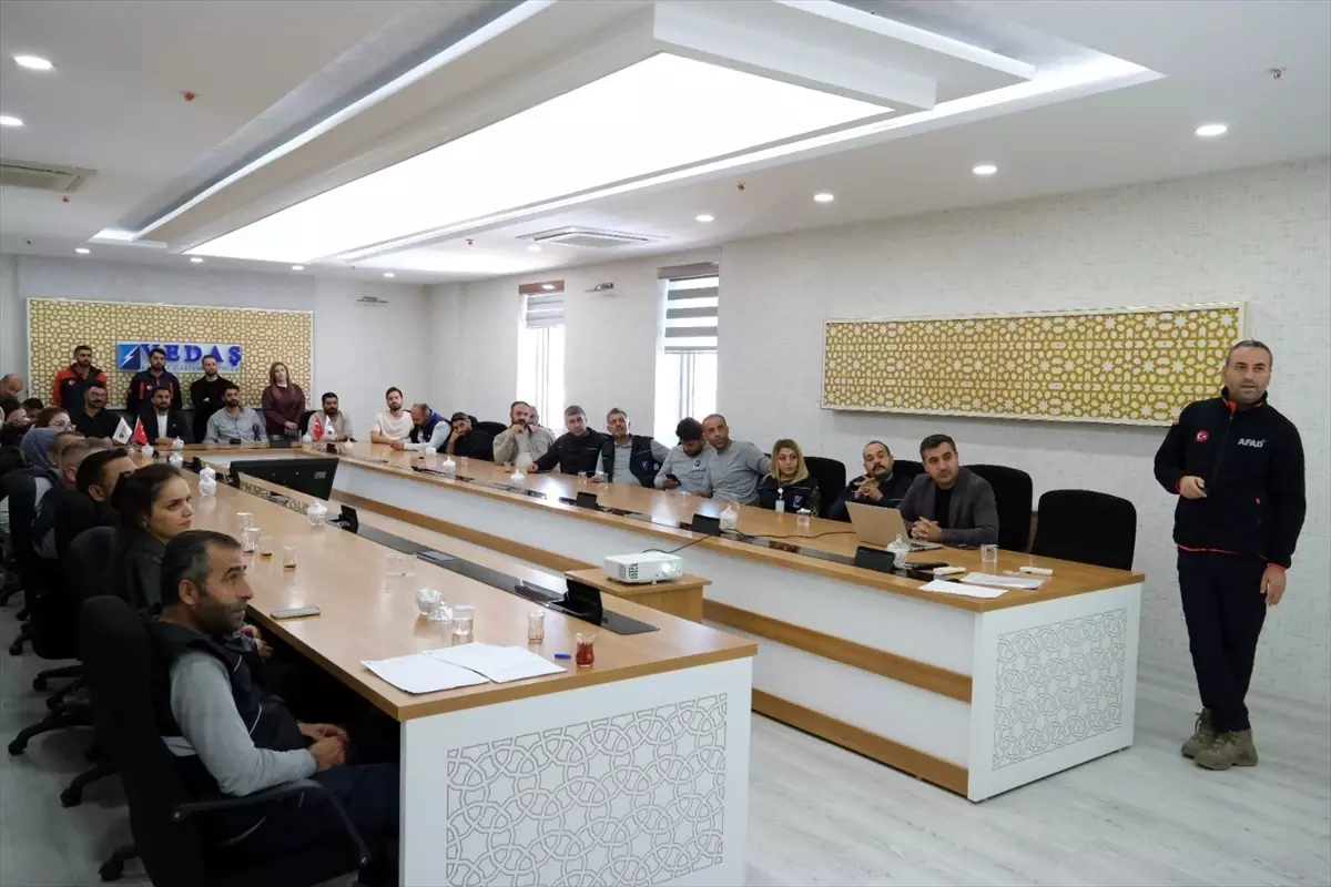 vedasta afet egitimi ve yangin tatbikati zlhJUbMV.jpg