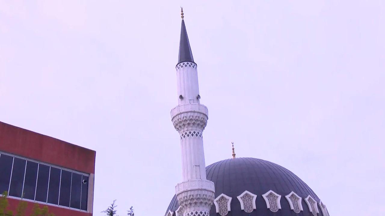 Arnavutköy’de Fırtına Sebebiyle Minare Sallandı, İki Bina Tahliye Edildi