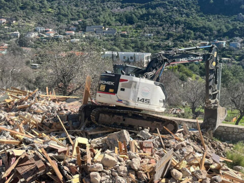 Marmariste kacak yapilara gecit yok bu yil 60 yapi yikildi JOJlYzTj